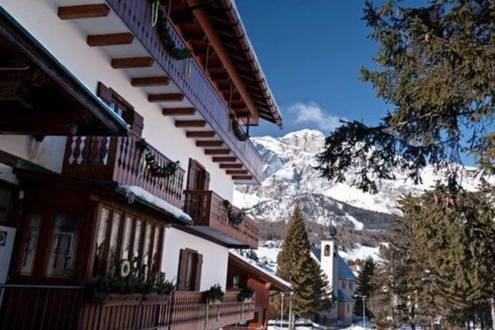 Hotel Panda Cortina- Ricarica Auto Elettriche Cortina dʼAmpezzo Eksteriør bilde
