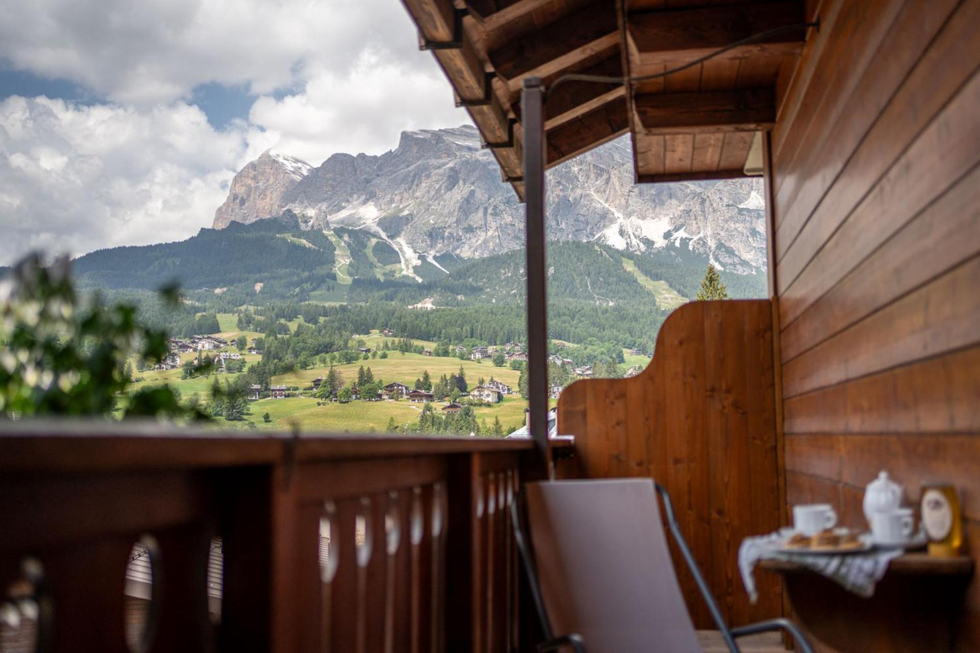 Hotel Panda Cortina- Ricarica Auto Elettriche Cortina dʼAmpezzo Eksteriør bilde
