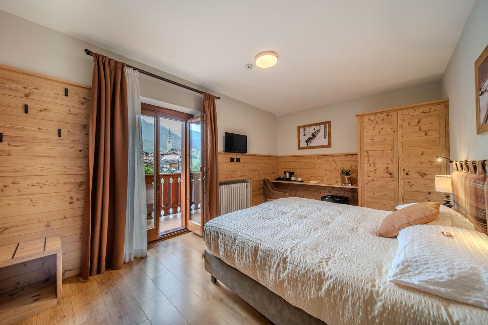 Hotel Panda Cortina- Ricarica Auto Elettriche Cortina dʼAmpezzo Eksteriør bilde