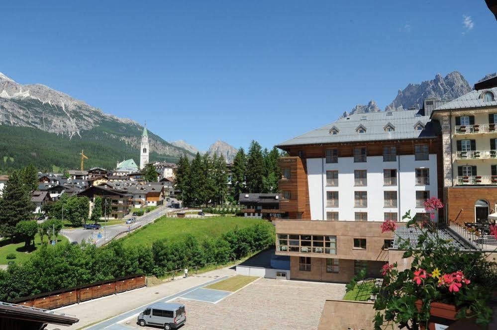 Hotel Panda Cortina- Ricarica Auto Elettriche Cortina dʼAmpezzo Eksteriør bilde